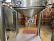 Tanque de transfer�ncia com suporte e rodinhas em inox 20 litros