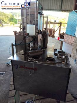 Seladora e tampadora em inox rotativa de potes plásticos Maqmundi 1200 potes por hora