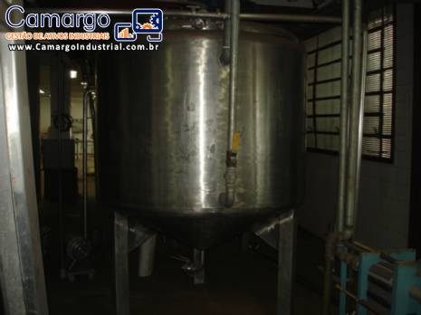 Tanque com capacidade para 1900 litros Tanque com capacidade para 1900 litros