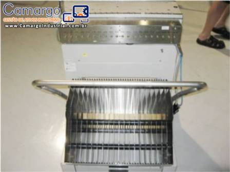 Alimentador de pe�as para centro de usinagem