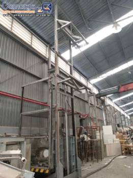 Elevador hidr�ulico de carga carrinhos