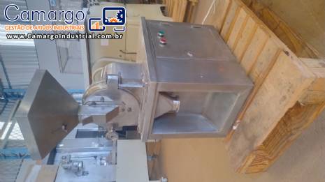 Moinho universal em ao inox capacidade de at 30 Kg/hora.