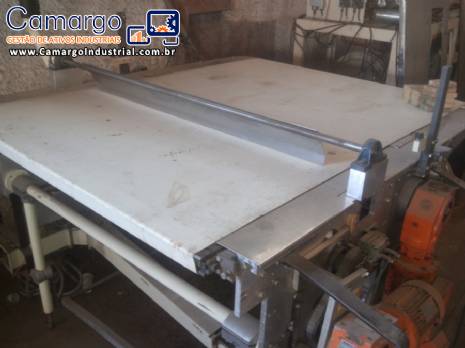 Esteira de alimentação para sincronismo de velocidade para produtos Sapal Esteira de alimentação para sincronismo de velocidade para produtos Sapal