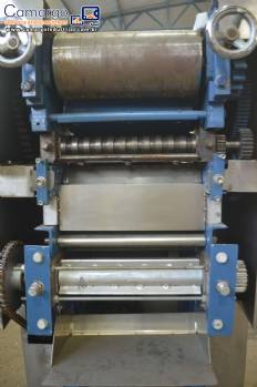 Moldadora cortadora salgadinho de trigo Inbramaq Moldadora cortadora salgadinho de trigo Inbramaq