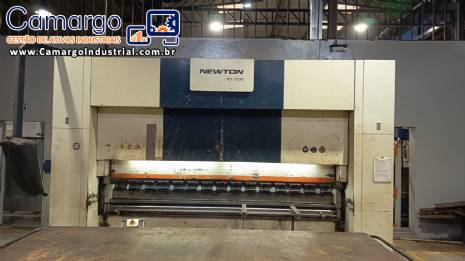 Prensa dobradeira hidráulica CNC Newton 175 toneladas para dobrar chapas de até 3.050 mm Prensa dobradeira hidráulica CNC Newton 175 toneladas para dobrar chapas de até 3.050 mm